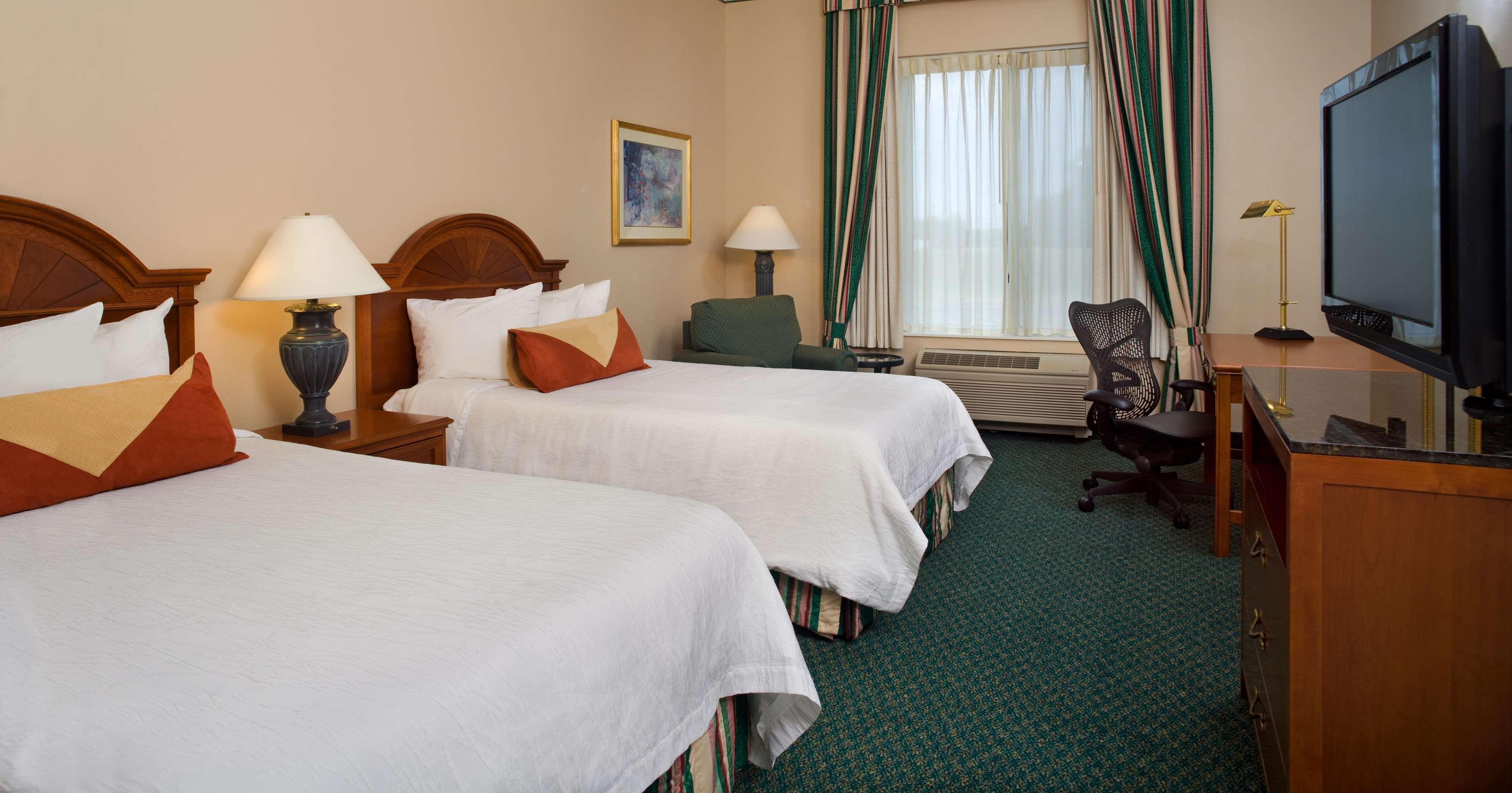 Hilton Garden Inn Saint Charles Exteriör bild