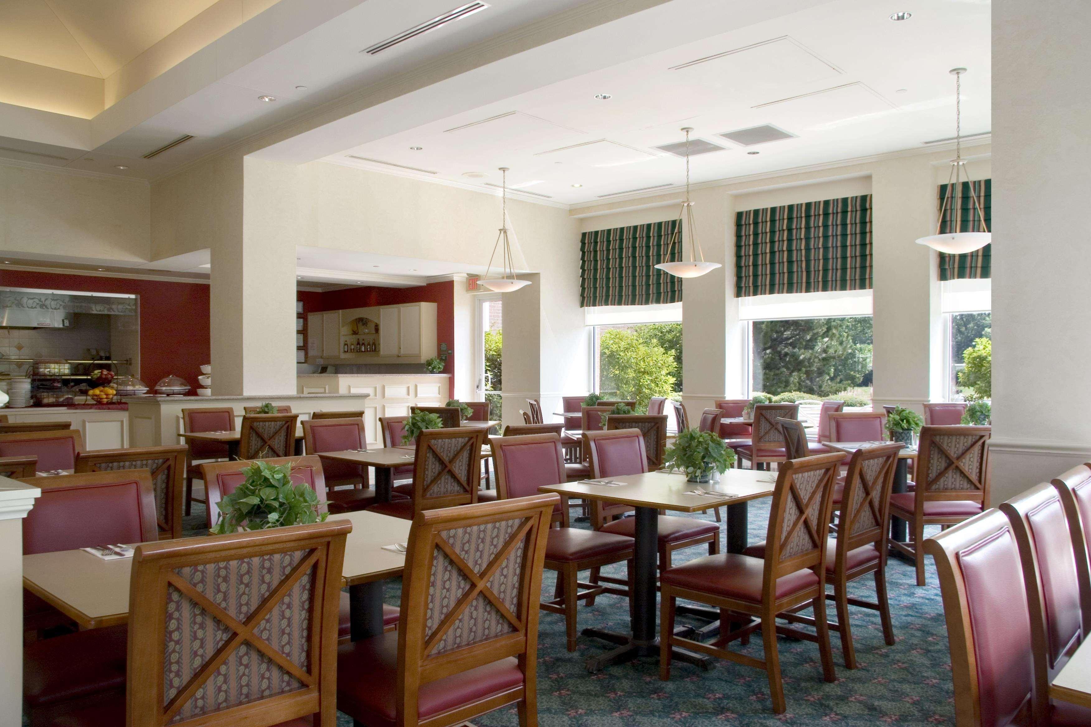 Hilton Garden Inn Saint Charles Exteriör bild