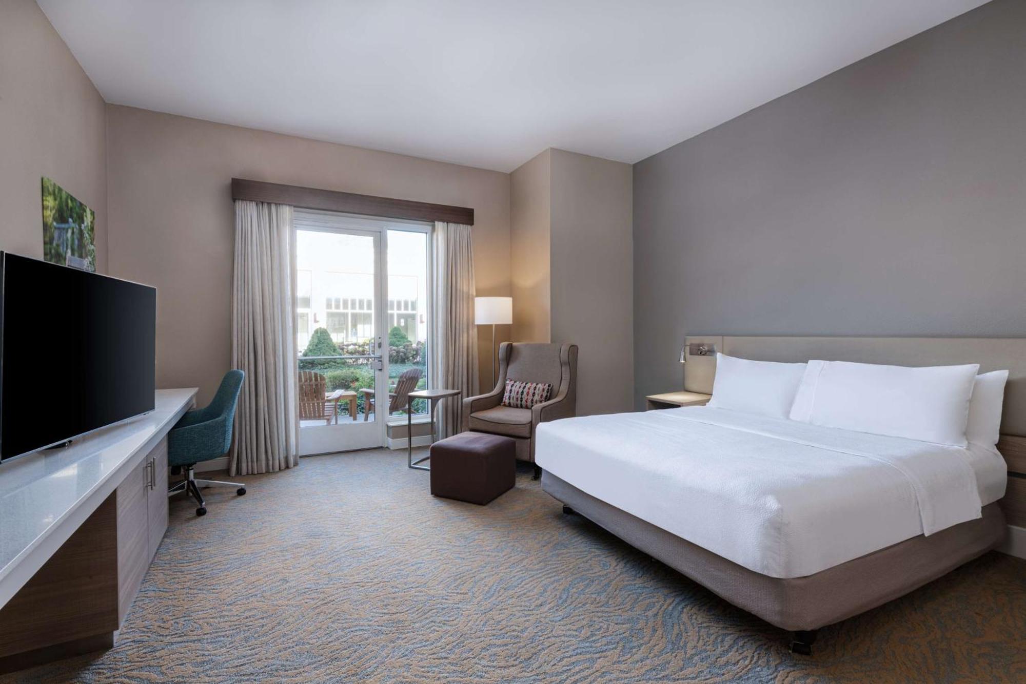 Hilton Garden Inn Saint Charles Exteriör bild