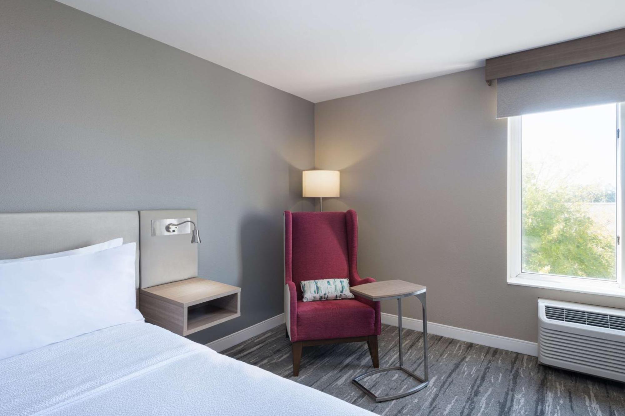 Hilton Garden Inn Saint Charles Exteriör bild
