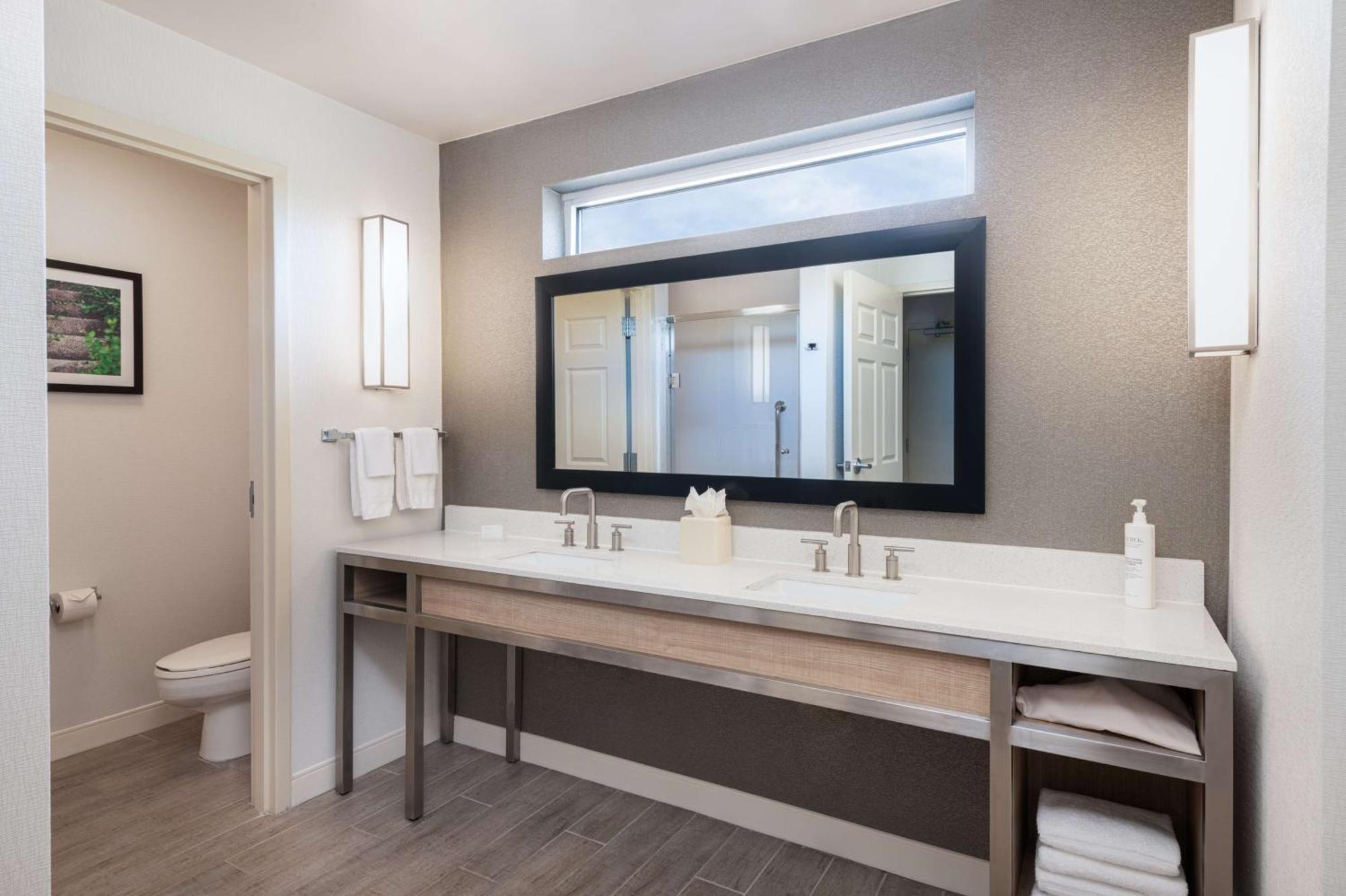 Hilton Garden Inn Saint Charles Exteriör bild