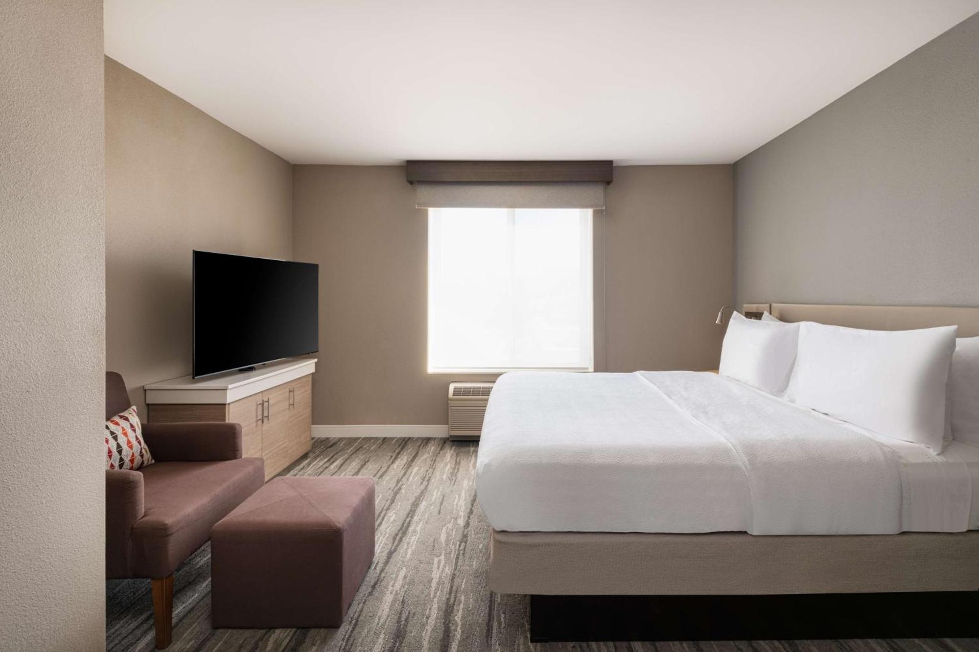 Hilton Garden Inn Saint Charles Exteriör bild