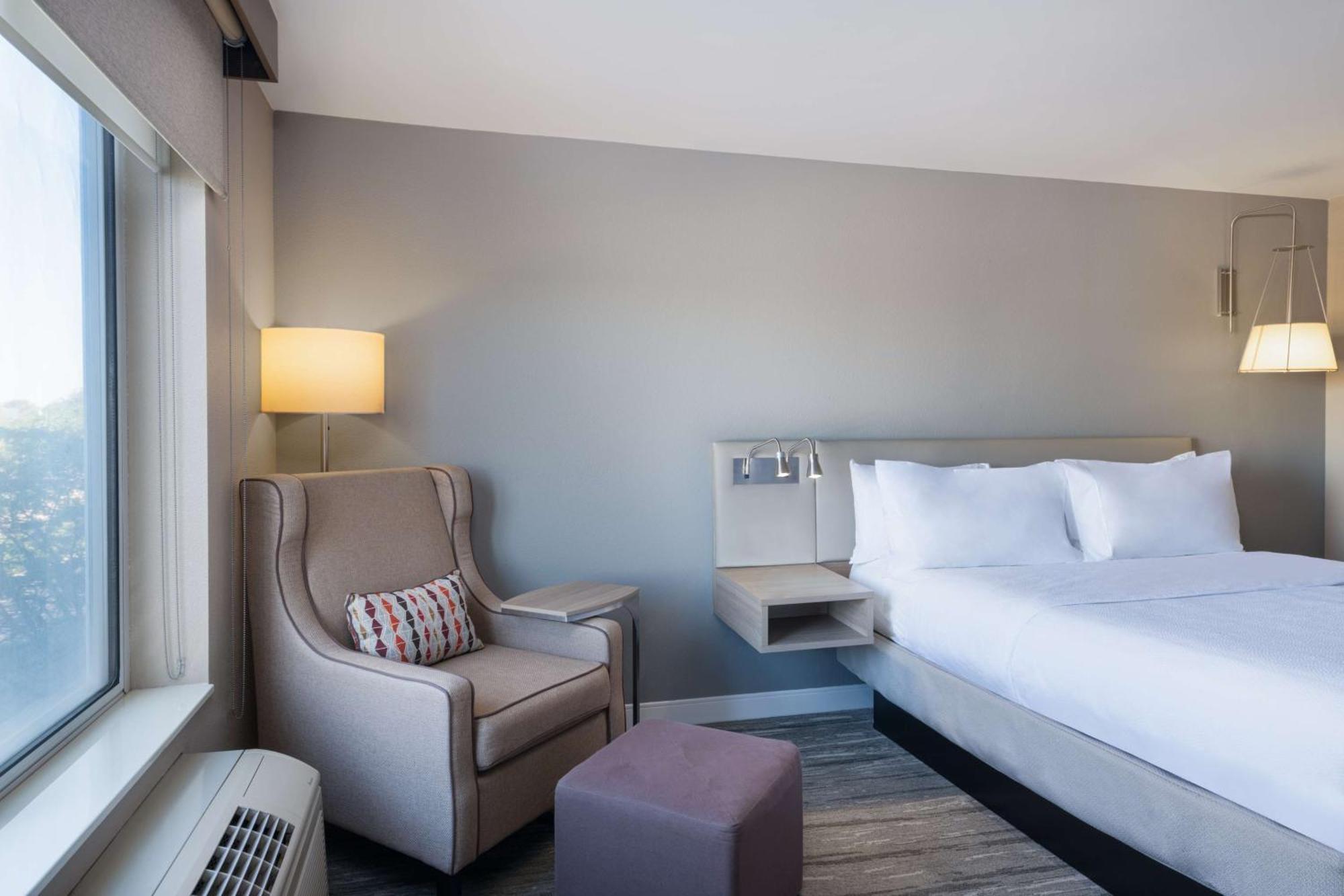 Hilton Garden Inn Saint Charles Exteriör bild