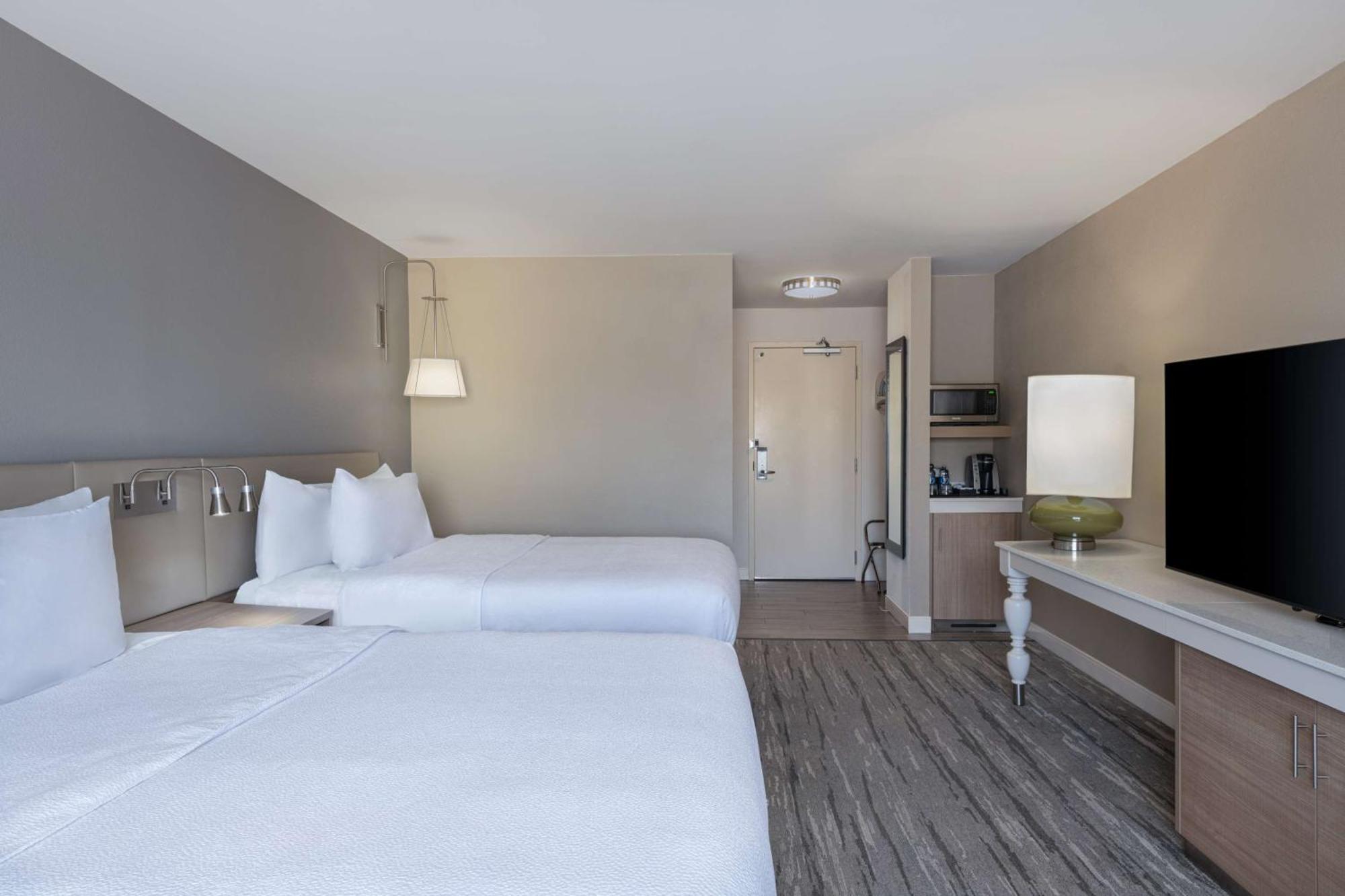 Hilton Garden Inn Saint Charles Exteriör bild