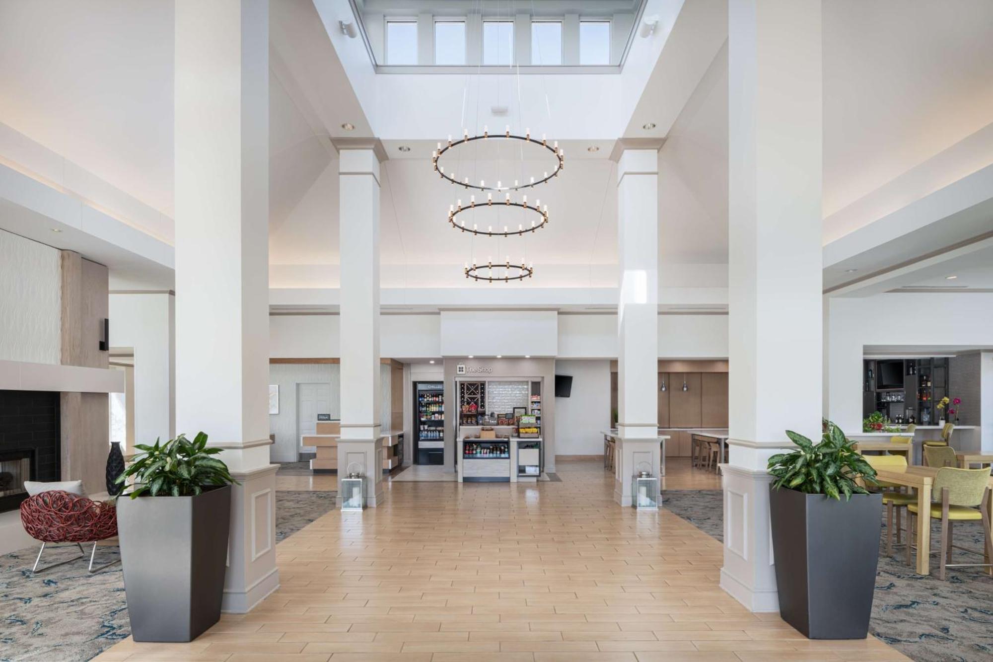 Hilton Garden Inn Saint Charles Exteriör bild