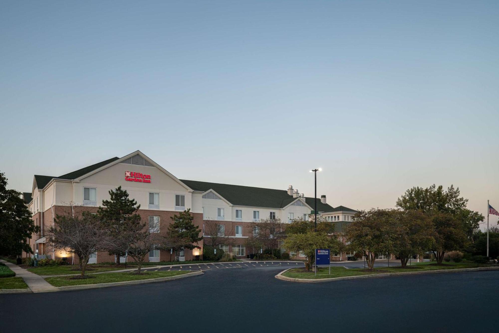 Hilton Garden Inn Saint Charles Exteriör bild